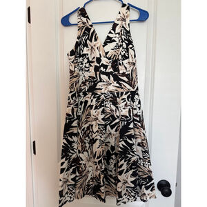 White House Black Market Floral V Neck Fit Flare Dress Black Beige Women‎ Size 6